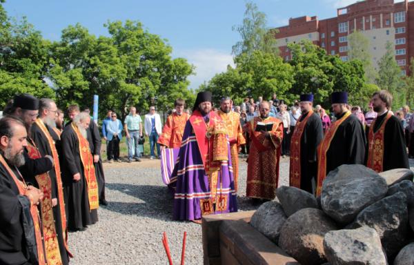 Епископ Митрофан заложил храм Георгия Победоносца в п. Тельмана
