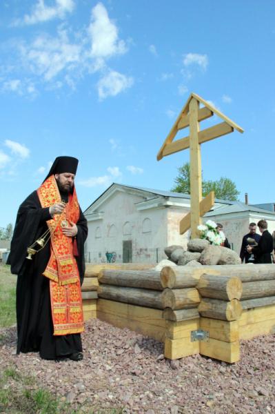 Епископ Митрофан заложил храм св.кн. Александра Невского в п. Форносово