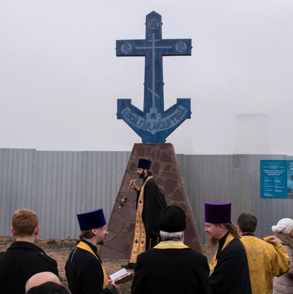 На месте строительства храма Порт-Артурской иконы Божией Матери освящен крест 