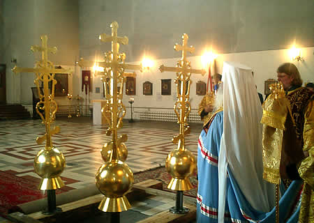 Освящение накупольных крестов в храме Воскресения Христова у Варшавского вокзала