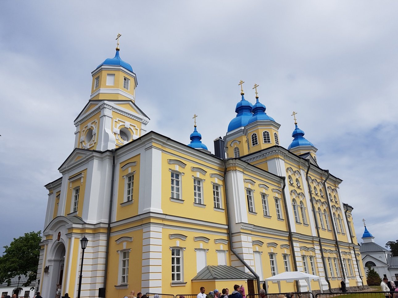 Освящен верхний храм собора Рождества Богородицы Коневского монастыря 