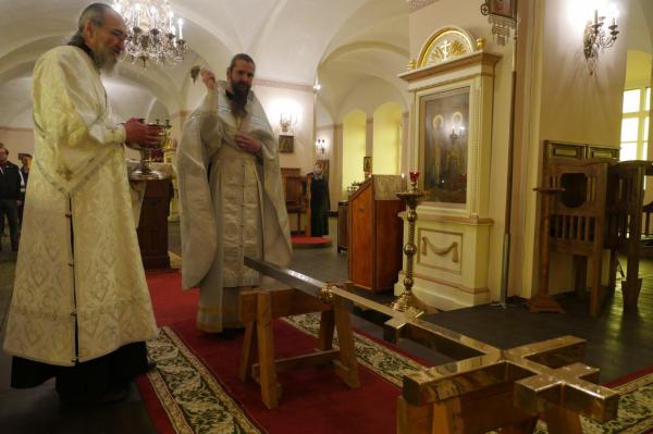 Освящение креста для Никольской часовни Коневского монастыря