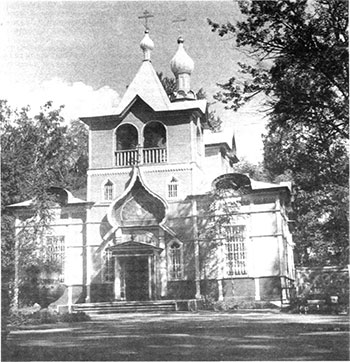 Освящена церковь преп. Серафима Саровского на Серафимовском кладбище