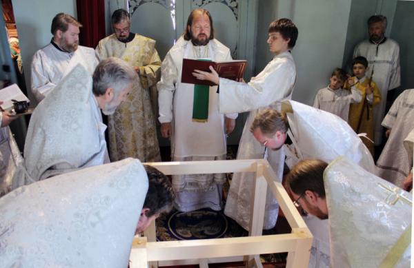 Епископ Митрофан освятил Покровский храм Мариенбурга