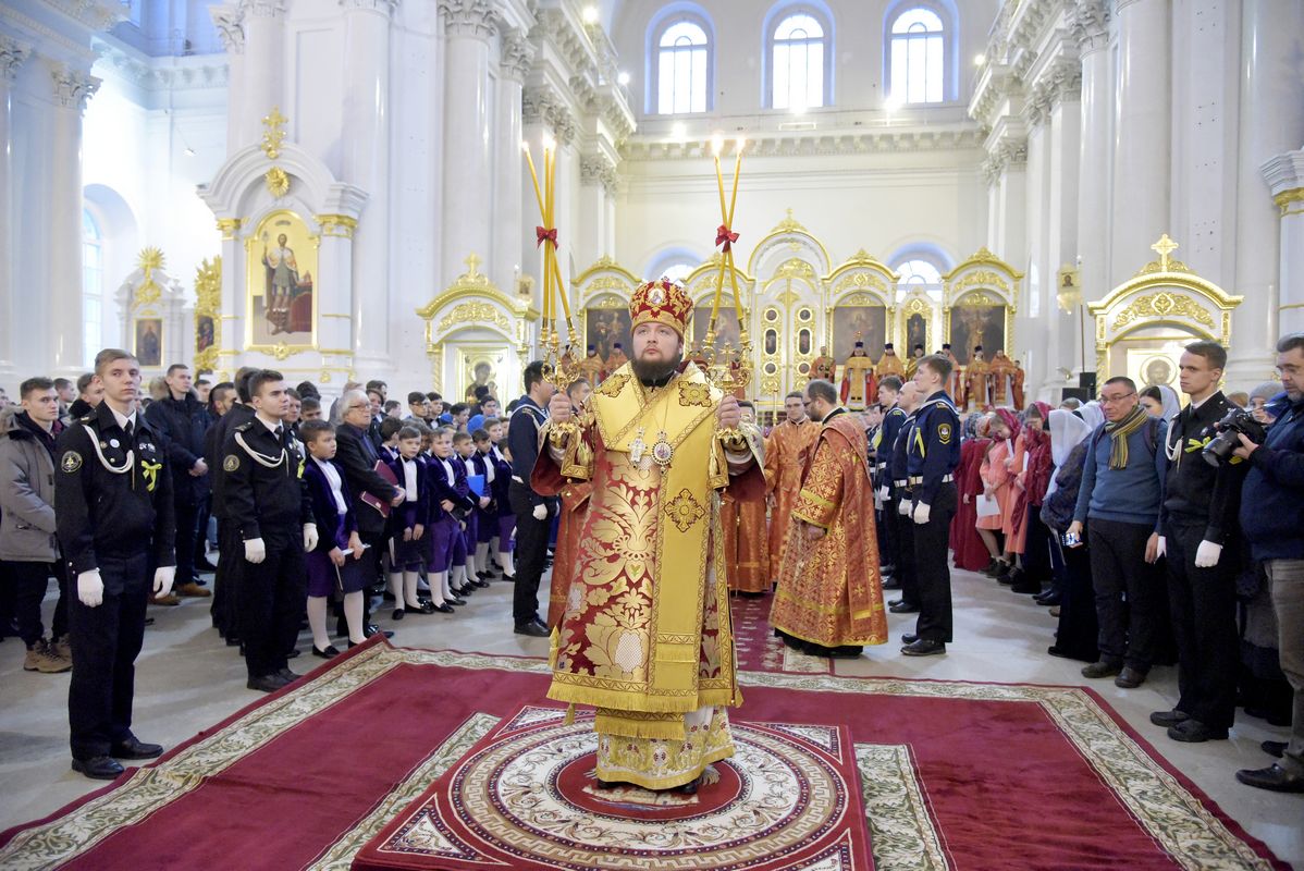 Храм воскресения христова в санкт-петербурге. Православная церковь в санкт-петербурге. Служба в смольном соборе. Работа храмов в спб. Работа храмов в спб.