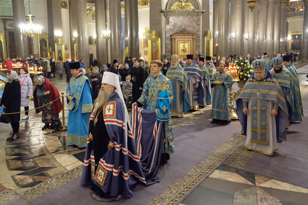 Рукоположение. Санкт-Петербургская митрополия. 27 Января служба в храме Казанской собор СПБ. Платье Девы Марии в Ахенском оборе. Церкви Московского Патриархата в Приморском районе СПБ.