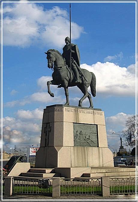На площади Александра Невского установлен памятник святому Александру Невскому  