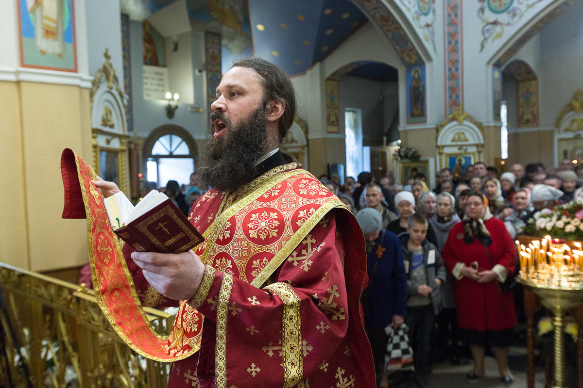 храм георгия победоносца в купчино интерьеры. церковь георгия победоносца в купчино нижний храм. храм георгия победоносца в купчино священники. центр духовной культуры и образования фрунзенского благочиния,. богослужение в храме георгия победоносца в купчино.