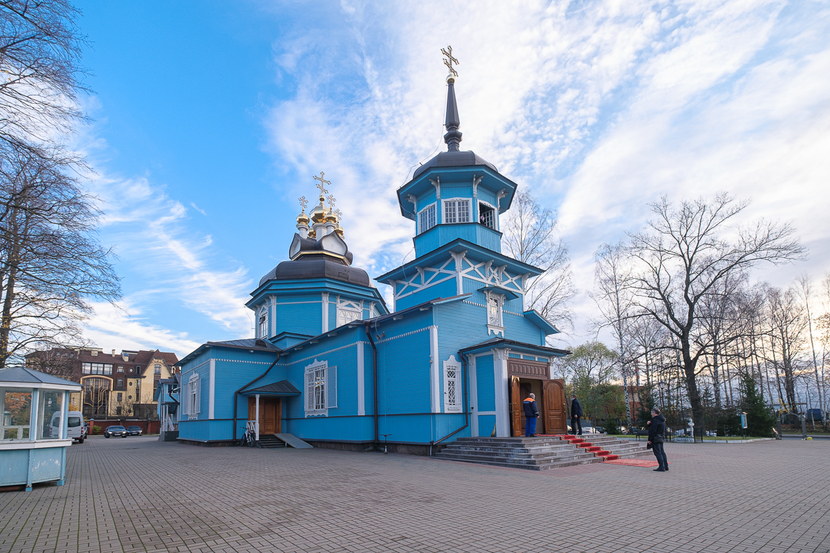 Где храм дмитрия солунского. Храм Димитрия Солунского в Коломягах. Церковь Димитрия Солунского СПБ. Церковь Дмитрия Солунского в Коломягах. Храм Дмитрия Солунского СПБ В Коломягах.