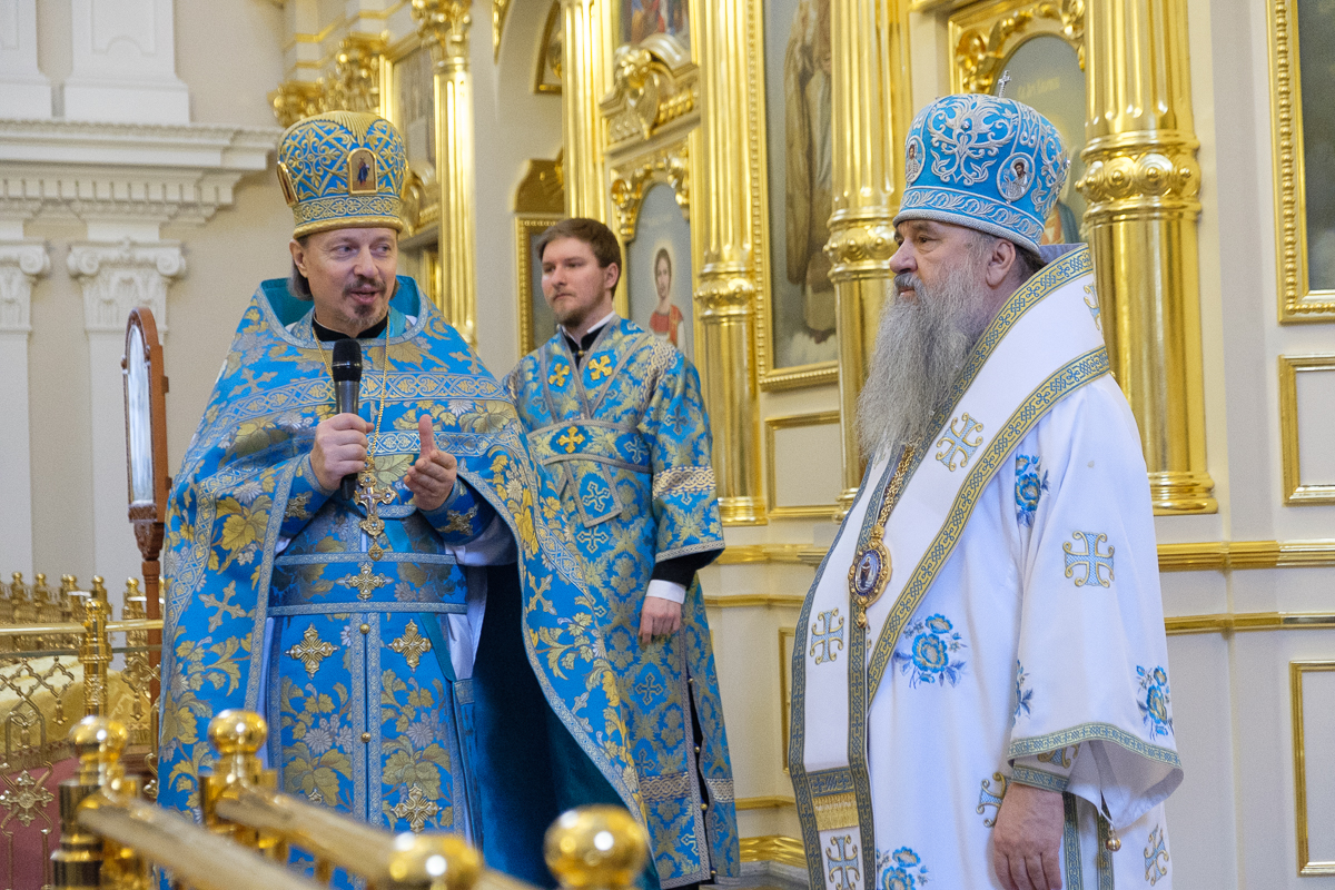 Храм симеона праведного. Церковь святых и праведных Симеона и Анны в Санкт-Петербурге. Храм Анны и Симеона в Санкт-Петербурге духовенство. Иконы храма святых праведных Симеона и Анны в Санкт-Петербурге. Путин храм Симеона и Анны СПБ.