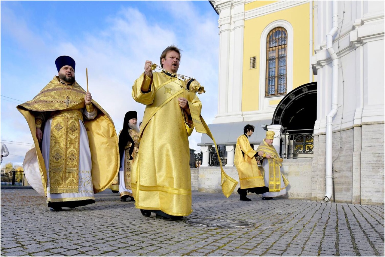 Свято Троицкий храм Санкт Петербург крест