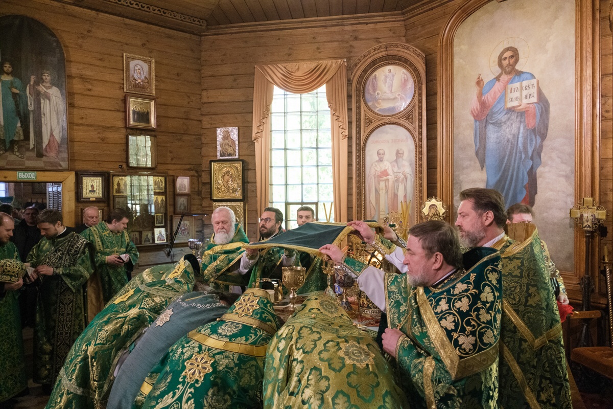 Храм Казанской иконы Божией матери в Вырице. Часовня с алтарем. Храм Смоленской иконы Божией матери Казань. Церковь Тихвинской иконы Божией матери высокое.