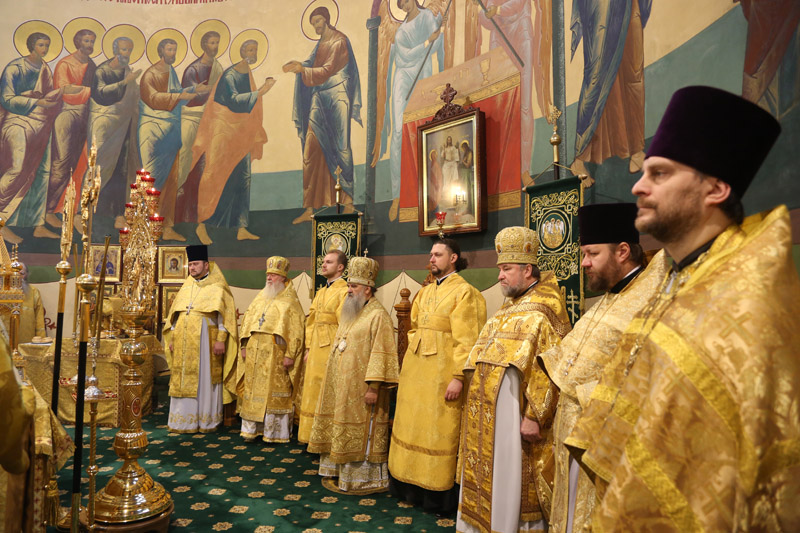 Петропавловский храм в Петергофе