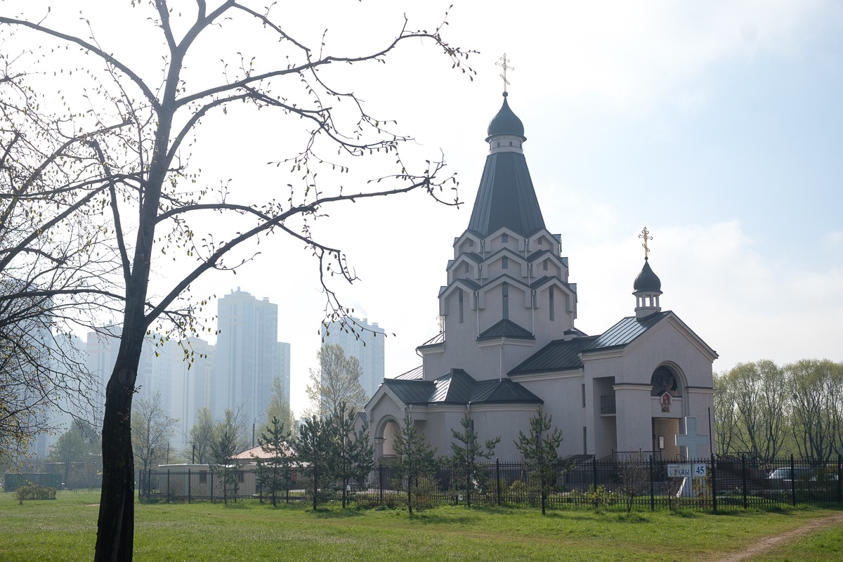 Храм георгия победоносца в купчино. Церковь в Купчино. Георгиевский храм в СПБ. Храм Георгия Победоносца в Купчино СПБ Пасха. Новый храм в Купчино.