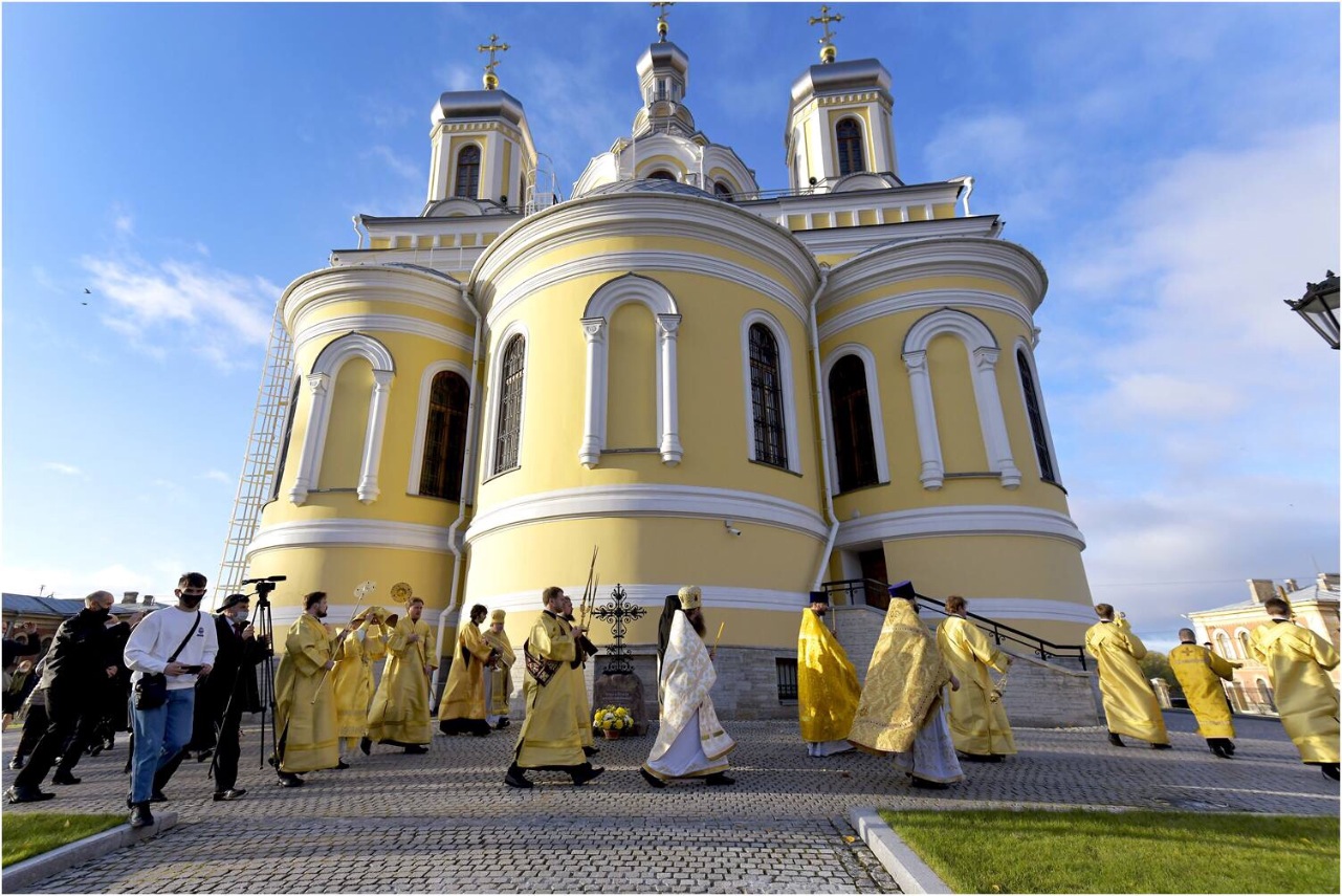 Свято Троицкий храм Санкт Петербург крест