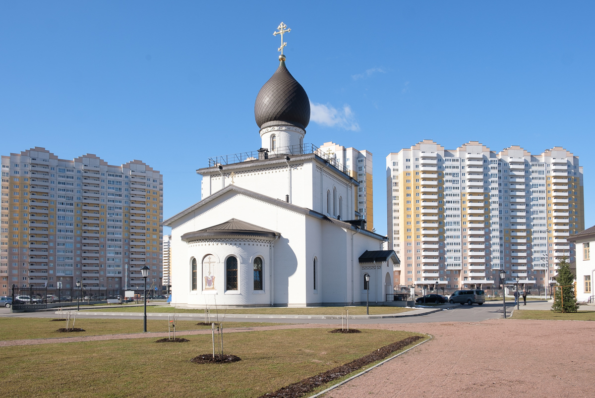 Храм архангела михаила на долгоозерной. Храм Архангела Михаила на Долгоозерной улице. Собор Приморский район. Храм в Приморском районе Санкт-Петербурга строится. Церковь Приморский район Королева.