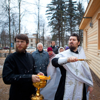 В деревне Янино освящена часовня священномученика Вениамина Петроградского