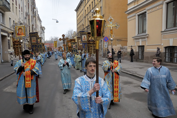 Впервые состоялся общегородской молодежный крестный ход в Санкт-Петербурге