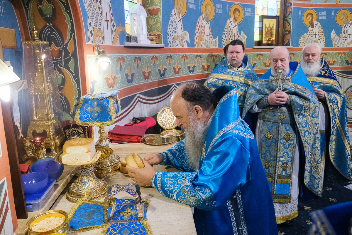 Храм державной иконы божией матери на проспекте. Храм Державной иконы Божией матери Симферополь. Церковь иконы Державной Божьей матери в Собинке.