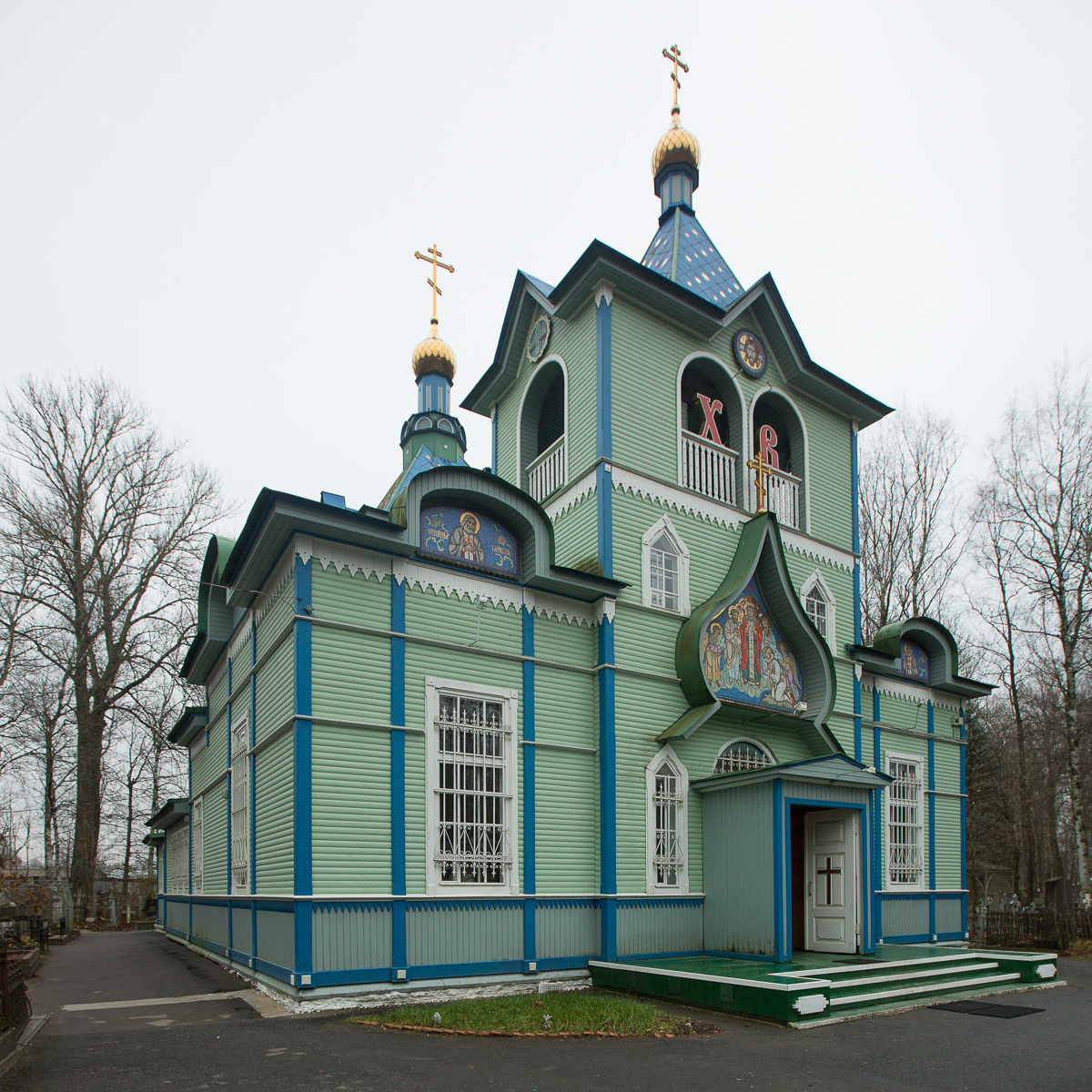 Храм на кладбище. Храм Серафима Саровского в Санкт-Петербурге. Санкт Петербург храм Серафима Саровского на Серафимовском кладбище. Серафимовский храм на Серафимовском кладбище. Храм преп Серафима Саровского на Серафимовском кладбище.