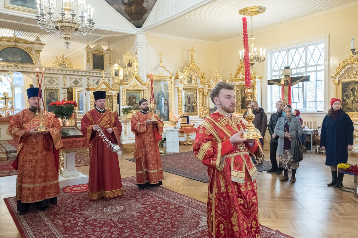 Где храм дмитрия солунского. Храм Дмитрия Солунского СПБ В Коломягах. Церковь Димитрия Солунского в Коломягах. Церковь Святого Димитрия Солунского в СПБ. Церковь Дмитрия Солунского Коломяги.