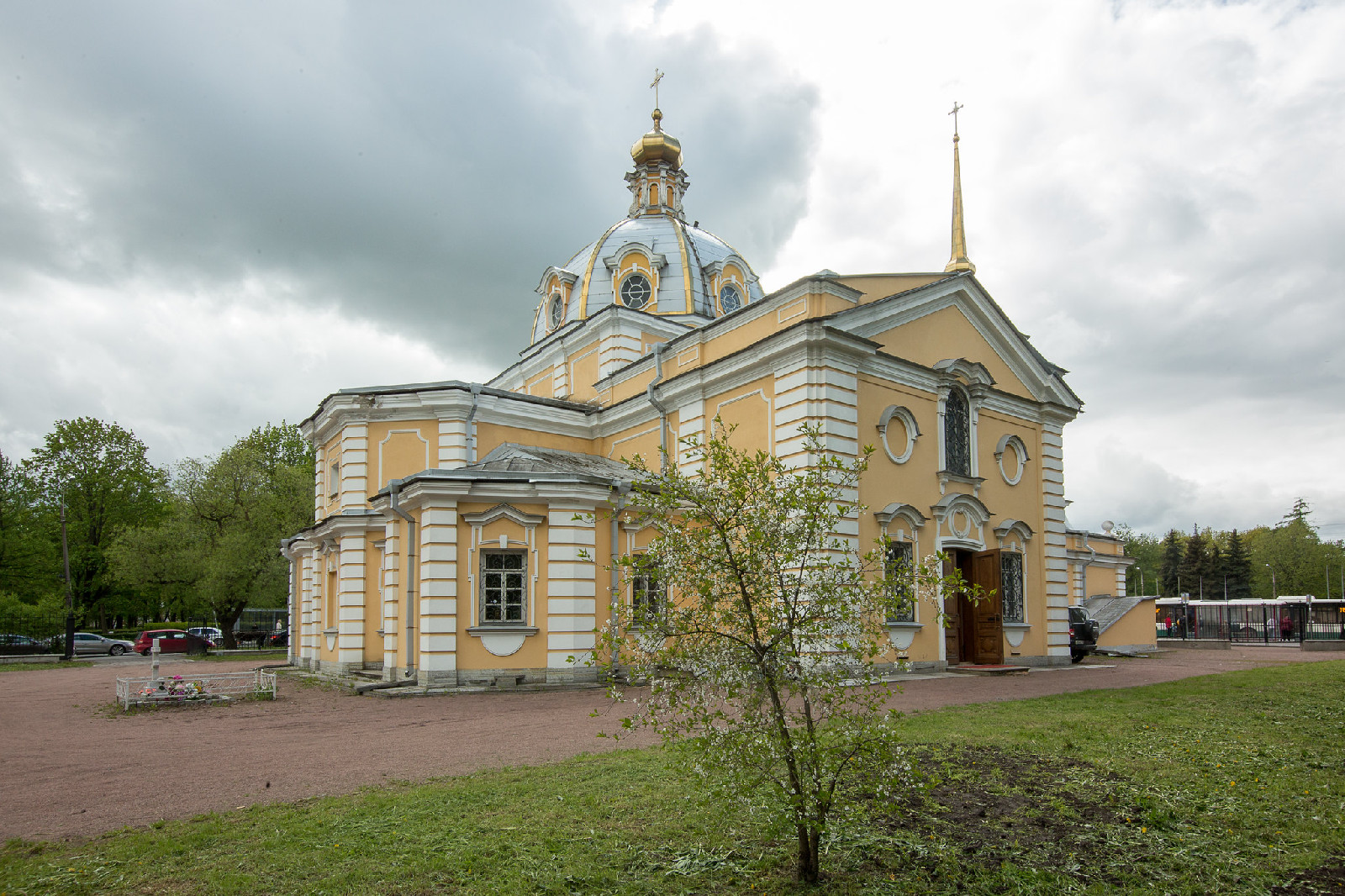 Свято троицкий храм село